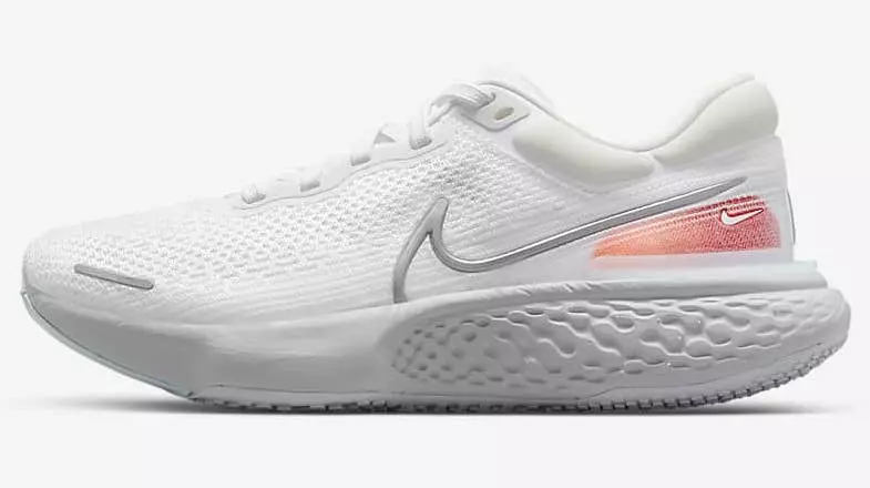 Side view of the Nike Invincible Run in the white, platinum and chile colourway